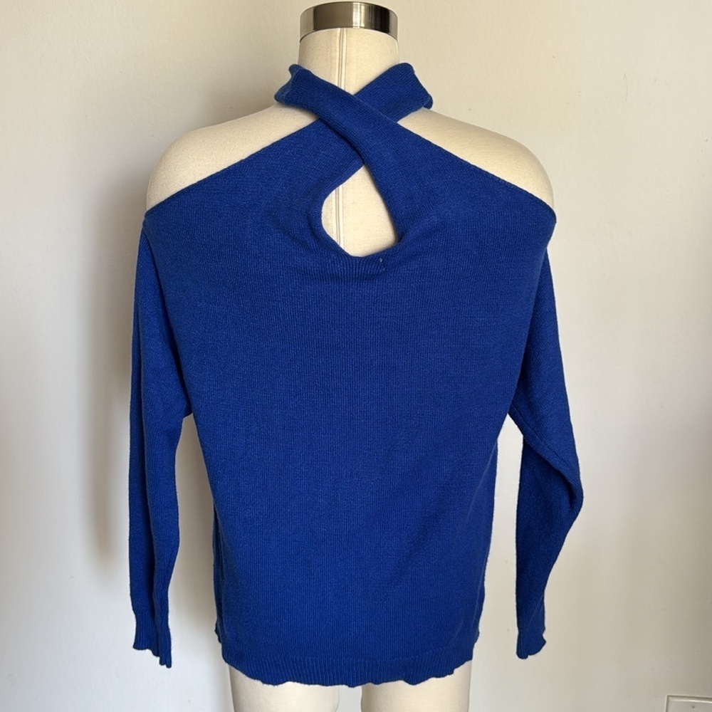 Elegant Blue Sweater - Picture 4 of 5